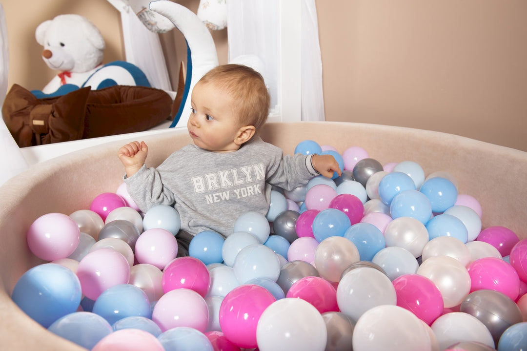 Piscine à balles en velours + 300 balles