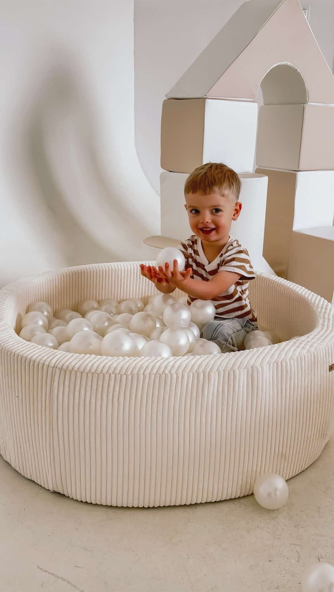 Ball pit + 200 balls, corduroy fabric