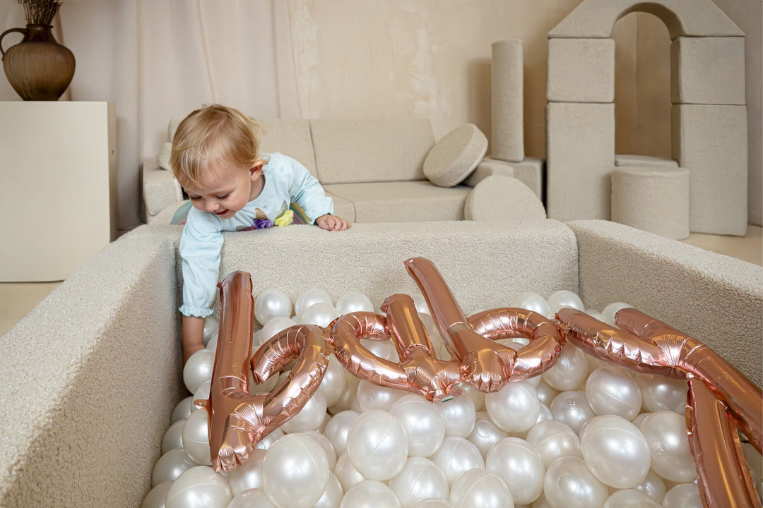 Square bouclé ball pit with 200 balls, 5 elements