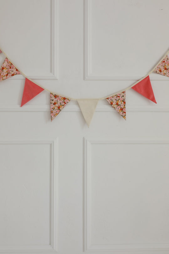 Garland - Birthday In Garden