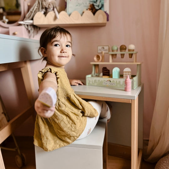 Wooden Ice Cream Shop Set with Ice Cream Stand